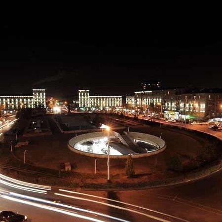 Квартира Около Станции Метро С Балконами Erevan Exterior foto