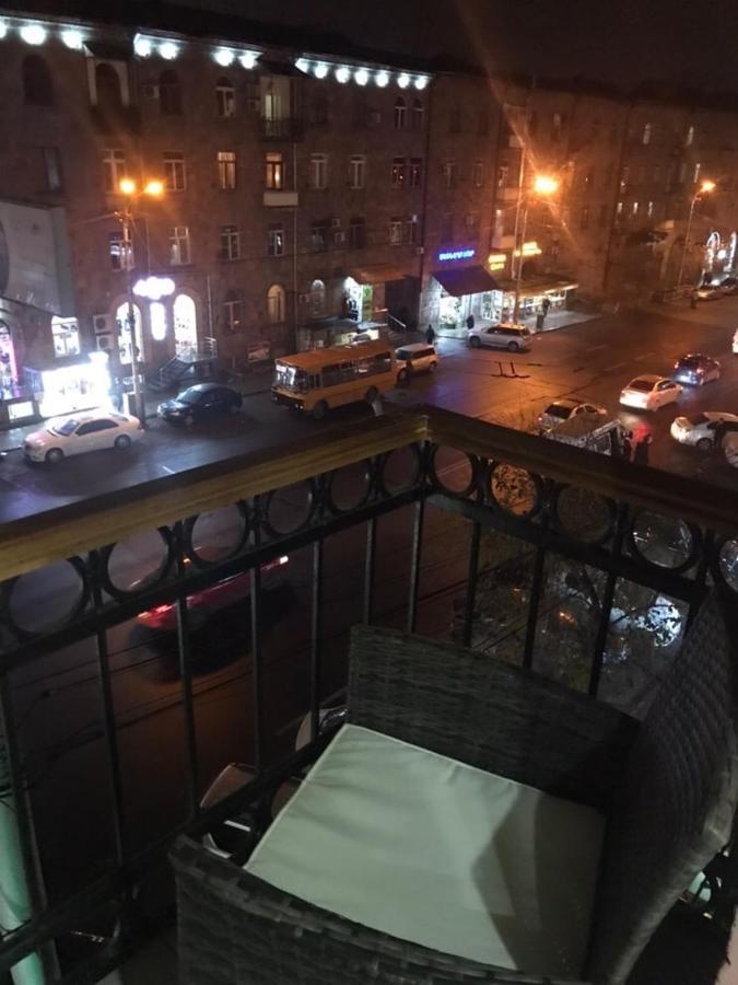 Квартира Около Станции Метро С Балконами Erevan Exterior foto